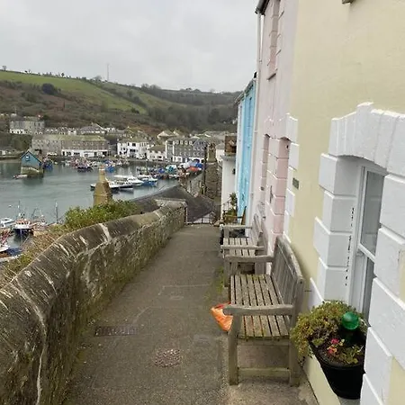 5 Mins From The Eden Project Baybreeze Apartment, Sea Views, Super Kingsize Beds *