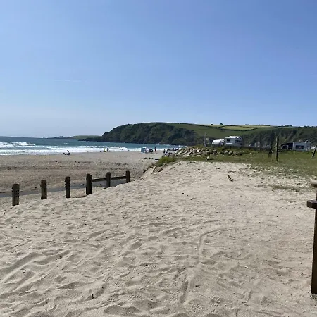 5 Mins From The Eden Project Baybreeze Apartment, Sea Views, Super Kingsize Beds * 세인트오스틀