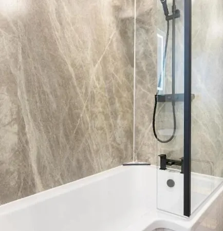 5 Mins From The Eden Project Baybreeze Apartment, Sea Views, Super Kingsize Beds 아파트 세인트오스틀